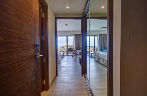 Royalton Antigua Junior Suite Bay View 0001