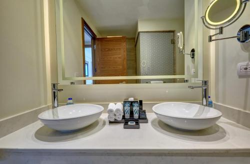 Royalton Antigua Junior Suite Bay View 0003